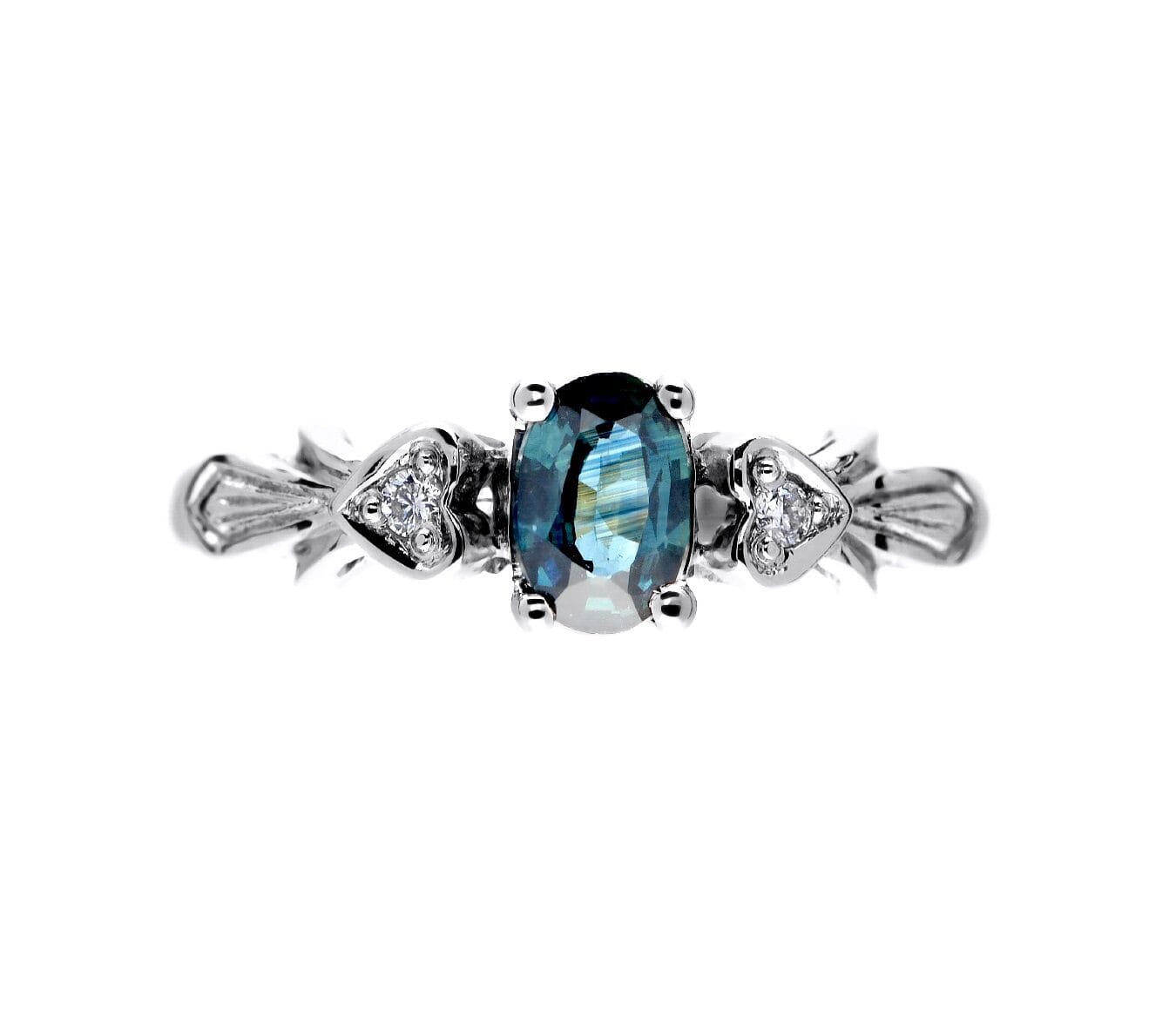 Pierścionek zaręczynowy Serenity z białego złota w stylu retro z owalnym szafirem GESELLE