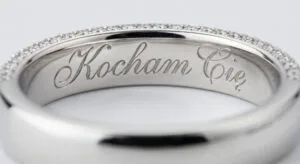 Biżuteria z grawerem – jak spersonalizować pierścionek?