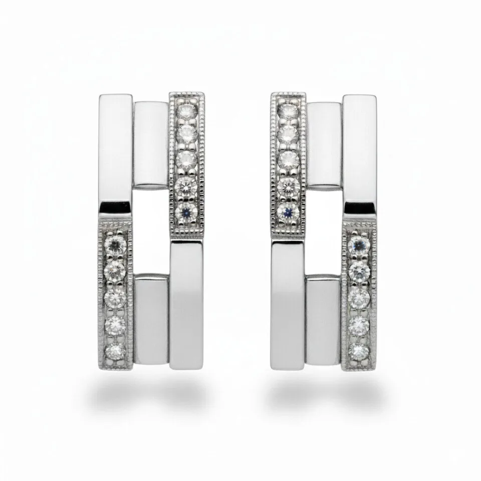 Kolczyki z białego złota eleganckie z diamentami o masie 0.18 ct