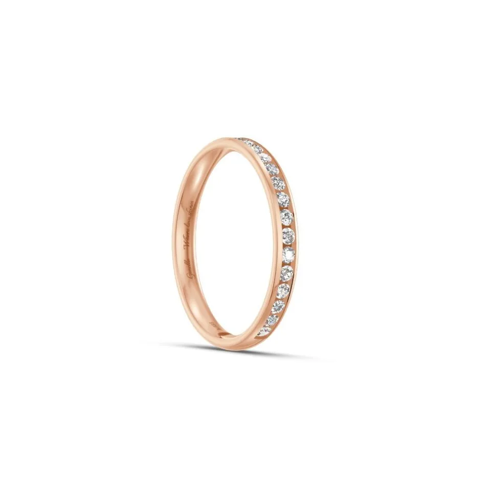 Pierścionek obrączka lekko półokrągła z diamentami RINGS 0.015 ct oprawa Chanel z różowego złota