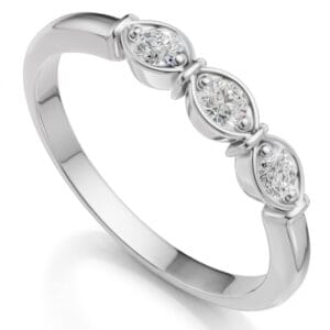 Pierścionek z białego złota Estera z trzema diamentami GESELLE 0.15 ct