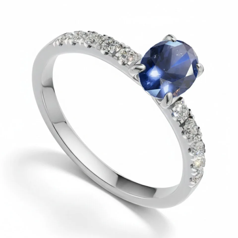 Pierścionek zaręczynowy Valentina w białym złocie z szafirem oraz diamentami bocznymi 0.20 ct