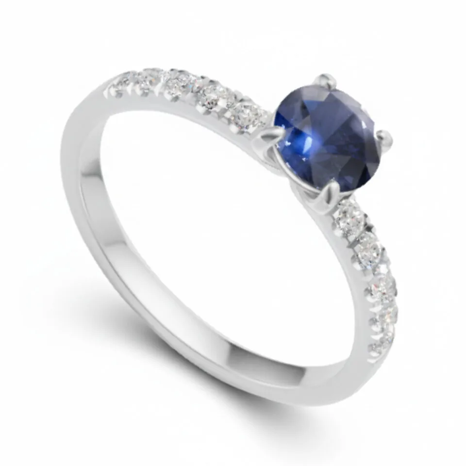 Pierścionek zaręczynowy Valerina w białym złocie z szafirem oraz diamentami bocznymi 0.15 ct