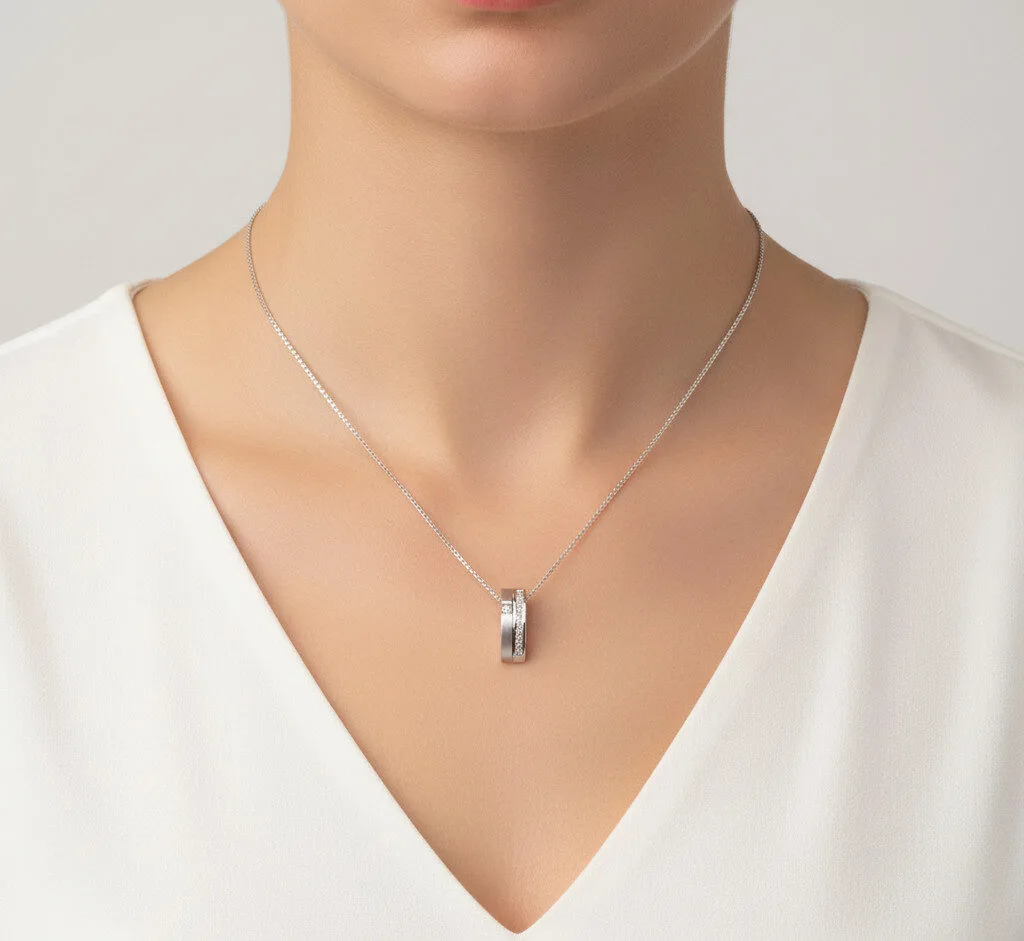 Zawieszka z białego złota z diamentami w eleganckim stylu popiersie