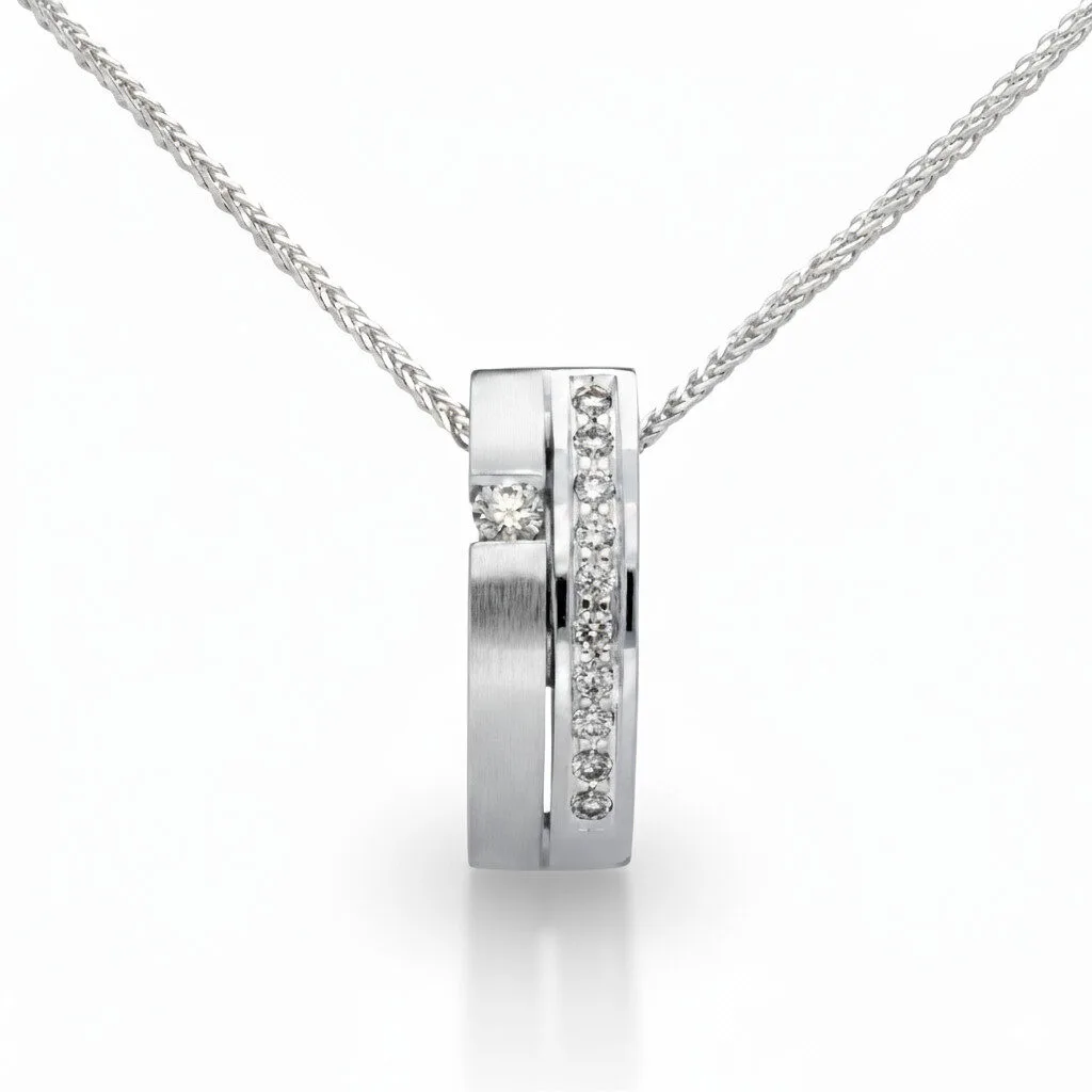 Zawieszka z białego złota z diamentami w eleganckim stylu