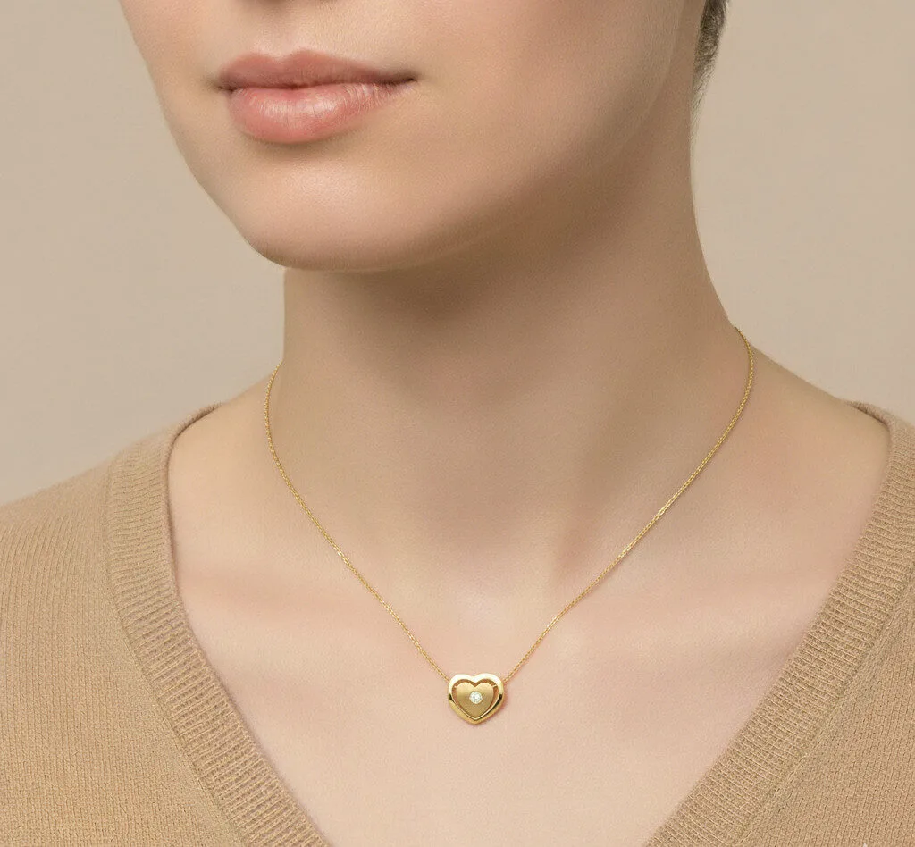 Złota zawieszka serduszko z diamentem 0.02 ct popiersie